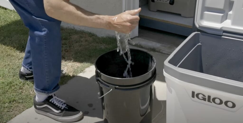 How to clean a cooler - Step 4: Rinse the Cooler